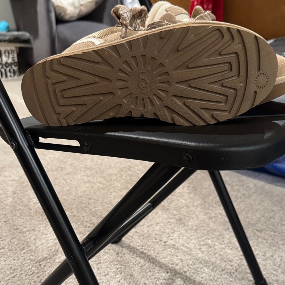 UGG women’s tan boots Plaid Laces - Picture 4 of 5
